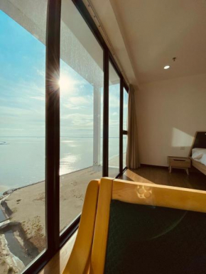 Sunrise Gurney Beautiful Sea or City view Duplex 2BR